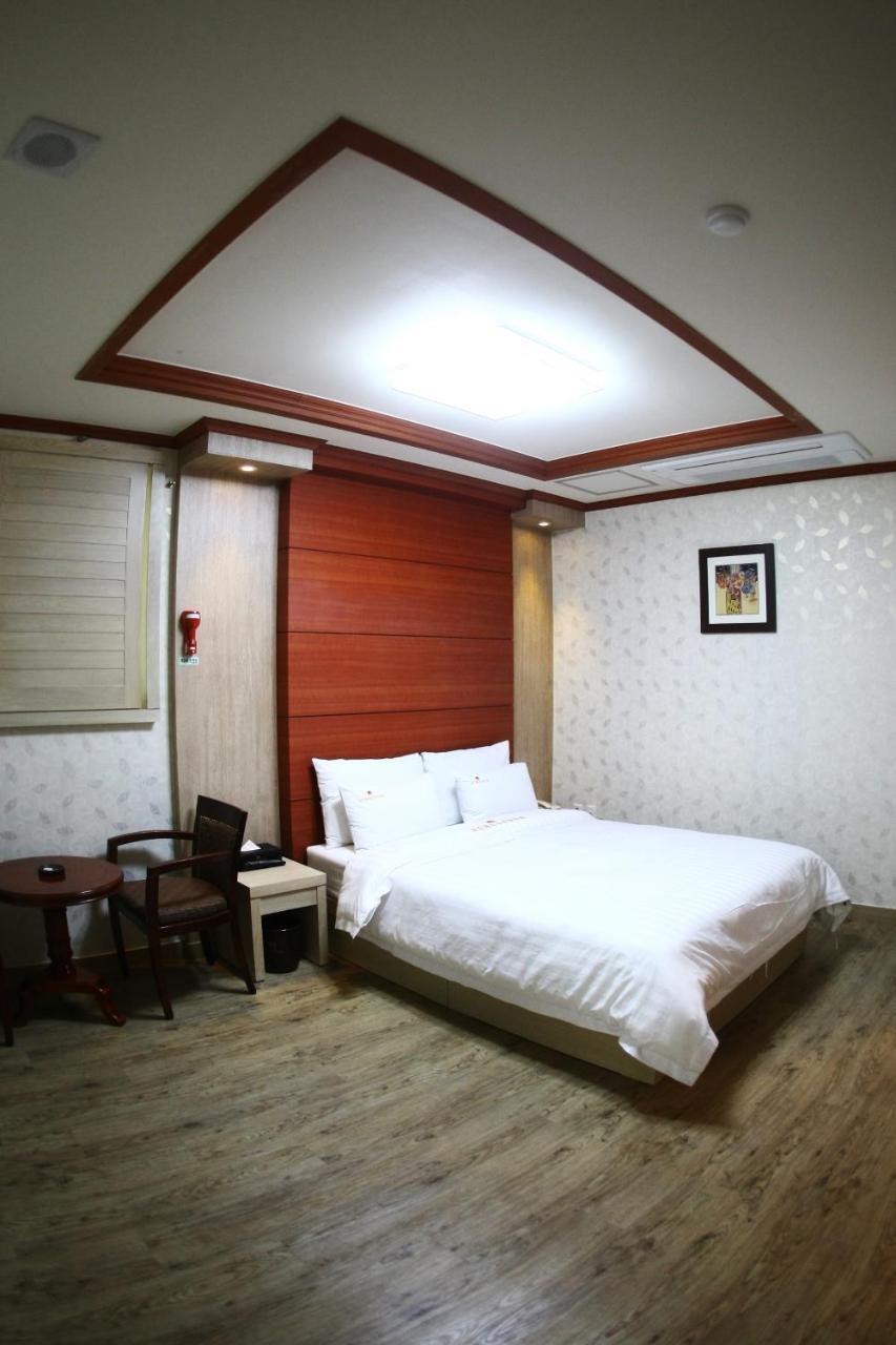 Metro Pol Tourist Hotel Pyeongtaek Quarto foto