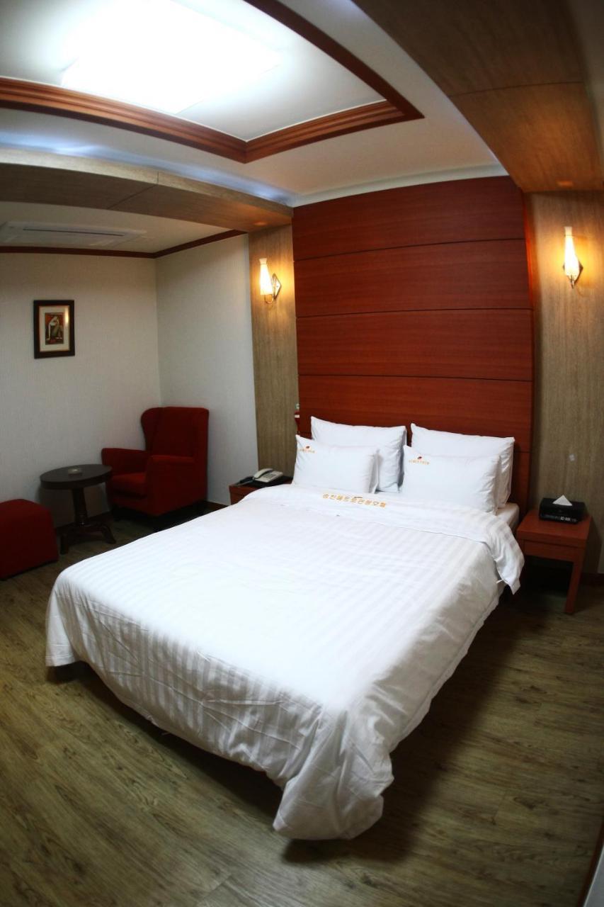 Metro Pol Tourist Hotel Pyeongtaek Quarto foto