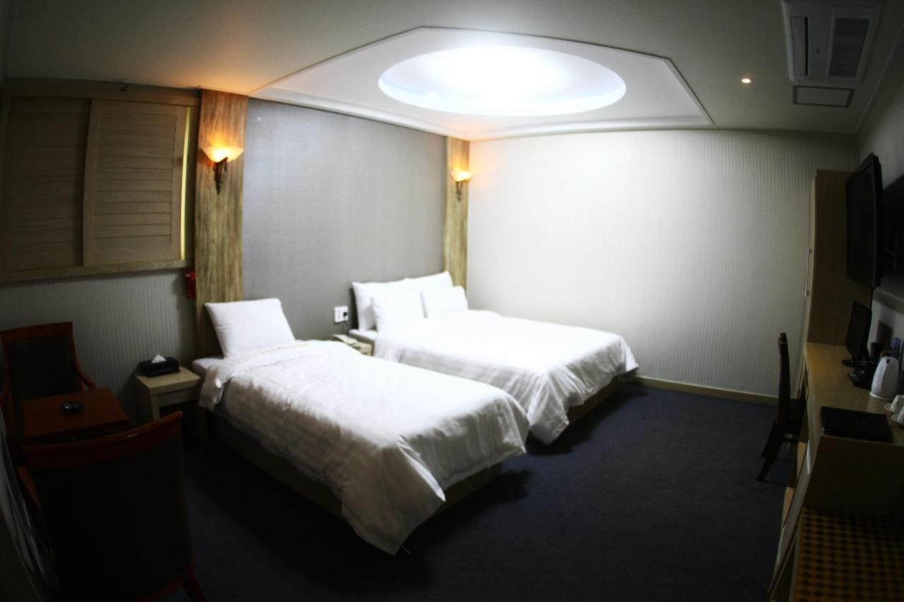 Metro Pol Tourist Hotel Pyeongtaek Quarto foto